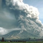 Pyroclastic_flows_at_Mayon_Volcano